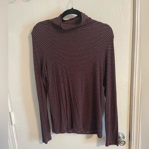 American eagle turtle neck shirt